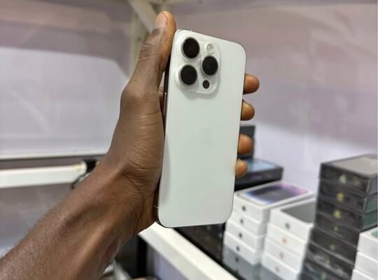 IPHONE 15 SIMPLE